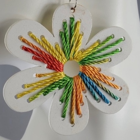 51Twenty Jewelry - HANDMADE WHITE FLOWER THREADED BALSA WOOD PIERCED EARRINGS